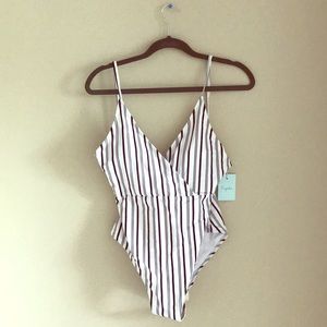 NWT 1 piece Cupshe swimsuit